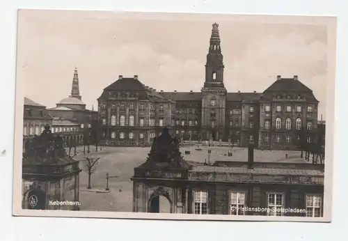 Kobenhavn. Christiansborg -Slotspladsen