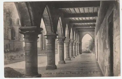 Laon Interieur du Palais de Justice 