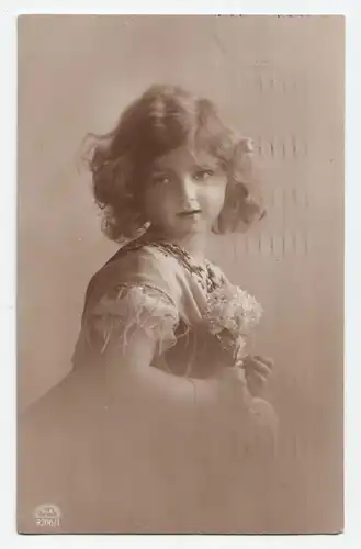 Alte Ansichtskarte // Porträt eines Mädchens 1910 