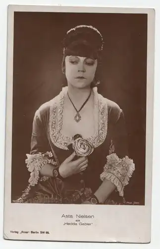 Asta Nielsen als  Hedda Gabler 