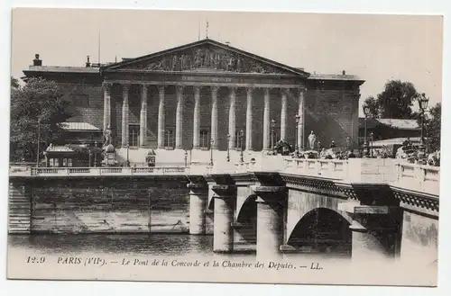 Paris - Le Pont de la Concorde et la Chambre des Deputes.