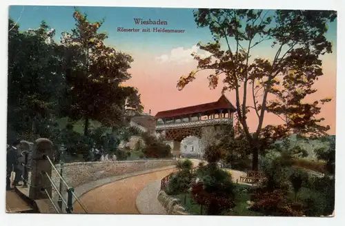 Wiesbaden Römertor mit Heidenmauer