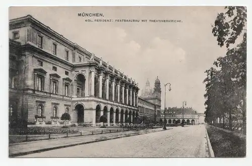 München, Kgl. Residenz: Festsaalbau mit Theatinerkirche.