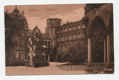 Heidelberg. Schloßhof.