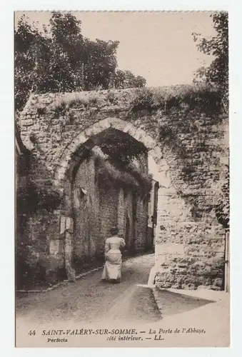 Saint - Valery - Sur - Somme. - La Porte de I Abbaye, cote interieur.