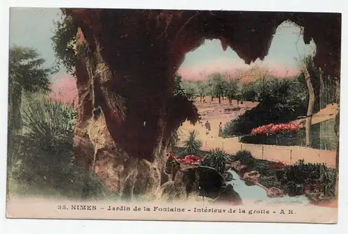 Nimes - Jardin de la Fontaine - Interieur de la grotte