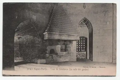 Aigues - Mortes - Tour de Constance (La salle des gardes). jahr 1907