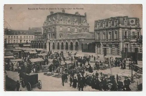 Banque de France et place de la Liberte (Jour de Marche).