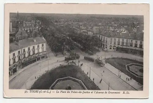 Tours - La Place de Palais de Justice et l Avenue de Grammont.