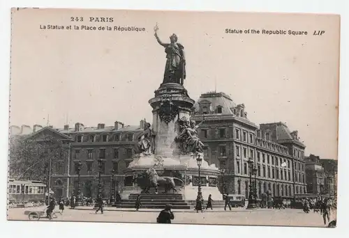 Paris La Statue et la Place de la Republique, Statue of the Republic Square.