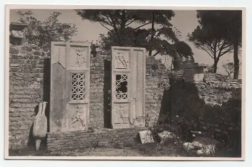 Ostia - Porta marmorea di tomba