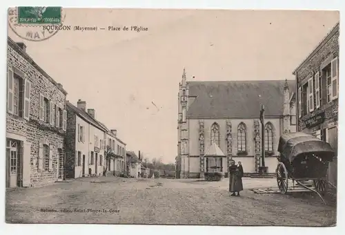 Bourgon (Mayenne) - Place de I Eglise.