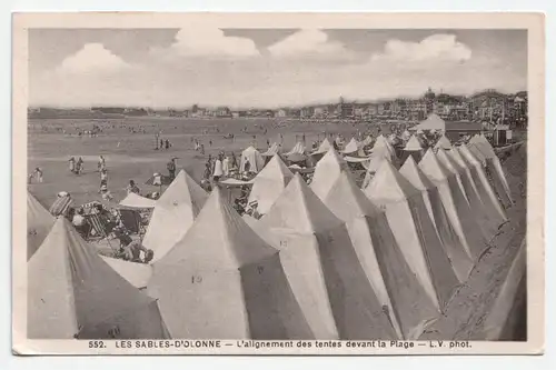 Les Sables - d Olonne -L alignement des tentes devant la Plage 