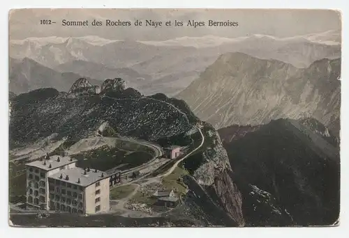 Sommet des Rochers de Naye et les Alpes Bernoises