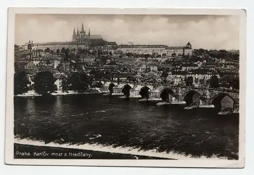 Praha. Karluv most a Hradcany.