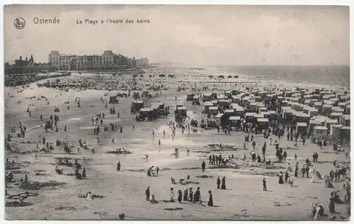 Ostende La Plage a l heure des bains.