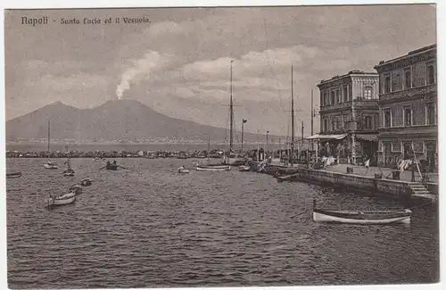 Napoli - Santa Lucia ed il Vesuvio.