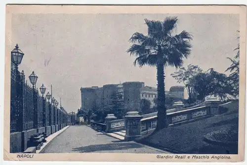 Napoli. Giardini Reali e Maschio Angioino.