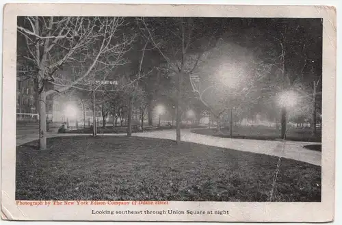 Looking southeast through Union Square at night, New York. jahr 1910