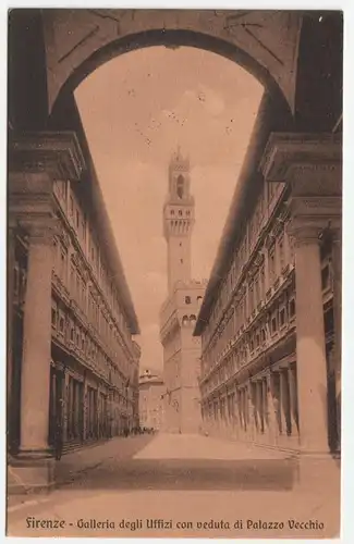 Firenze - Galleria degli Uffizi con reduta di Palazzo Vecchio.