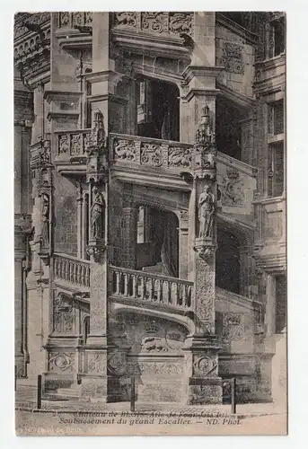Chateau de Blois. Soubassement du grand Escalier. jahr 1911