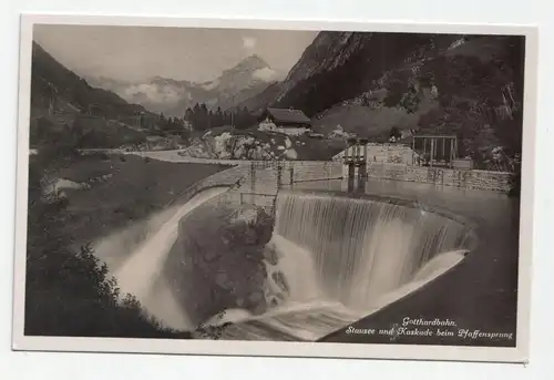 Gotthardbahn. Stausee und Kaskade beim Pfaffensprung.