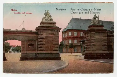 Mainz. Schloßtor mit Museum.
