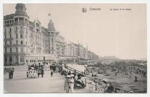 Ostende. La digue et la plage.