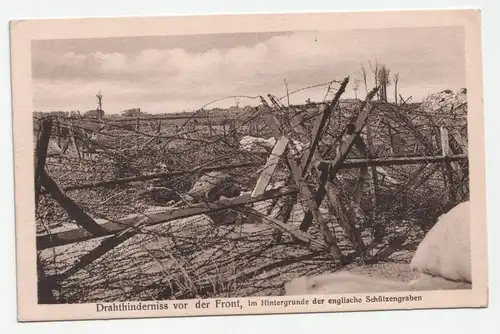 Drahthinderniss vor der Front, im Hintergrunde der englische Schützengraben