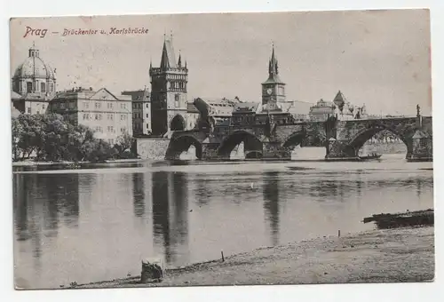 Prag - Brückentor u. Karlsbrücke.