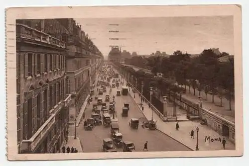 La rue de Rivoli.