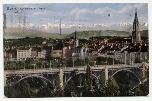 Bern. Panorama mit Alpen.