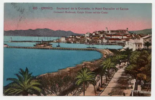 Cannes. Boulevard de la Croisette, le Mont Chevalier et Casino.