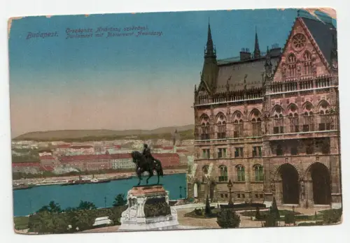 Budapest. Parlament mit Monument Andrdssy.