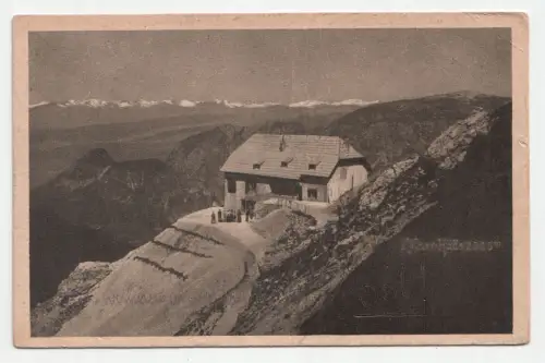 Rifugio Aleardo Fronza alle Coronelle 2325m nel Gruppo del Catinaccio Dolomiti