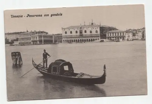 Venezia - Panorama con gondola.