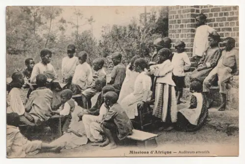 Missions d Afrique - Auditeurs attentifs.