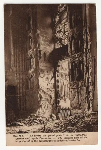 Reims. Le revers du grand portail de la Cathedrale apres l incendie.