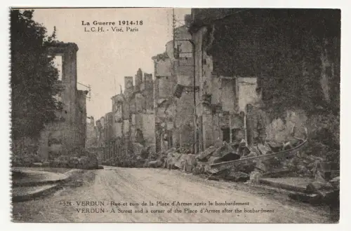 La Guerre 1914-18. Verdun - A Street after the bonbardment, Place d Armes