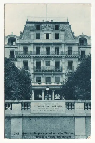 Geneve. Plaque commemorative Wilson devant le Palais des Nations.