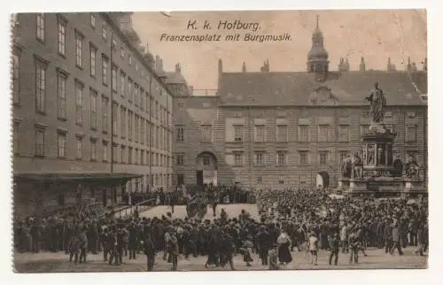 K. k. Hofburg. Franzensplatz mit Burgmusik.
