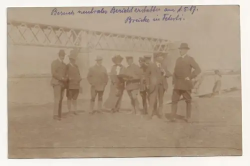 Menschen auf einer alten Postkarte. Zur Identifizierung. jahr 1917