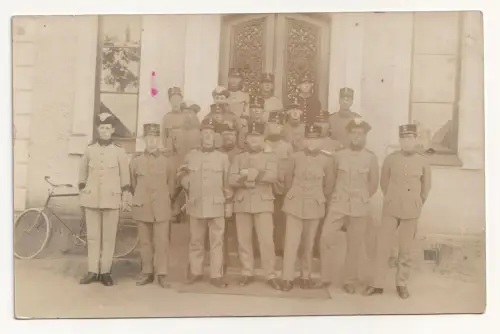 Soldaten auf einer alten Postkarte. Erster Weltkrieg