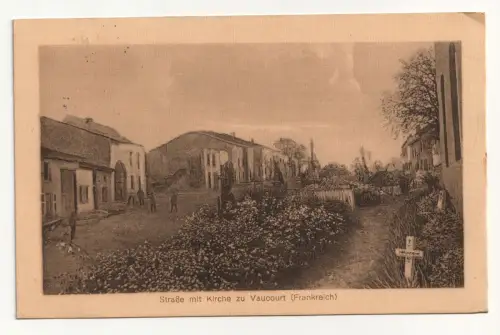 Straße mit Kirche zu Vaucourt (Frankreich). jahr 1916. Feldpost