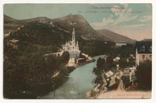 LES HAUTES-PYRÉNÉES. LOURDES. VUE SUR LE GAVE ET LA BASILIQUE