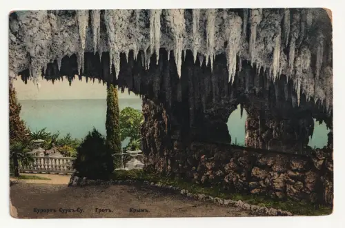 Bains Souk-Sou. La Grotte. Crimée.