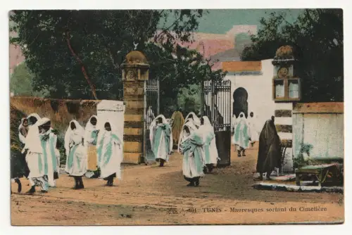 TUNIS Mauresques sortant du Cimetière