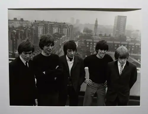 ORIGINAL-VINTAGE-PHOTO- ROLLING STONES AUF EINER DACHTERASSE IN LONDON 1967