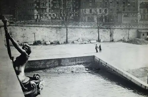 Vallas, Ponts de Paris. Photographies de Denise Colomb - Michel 1951