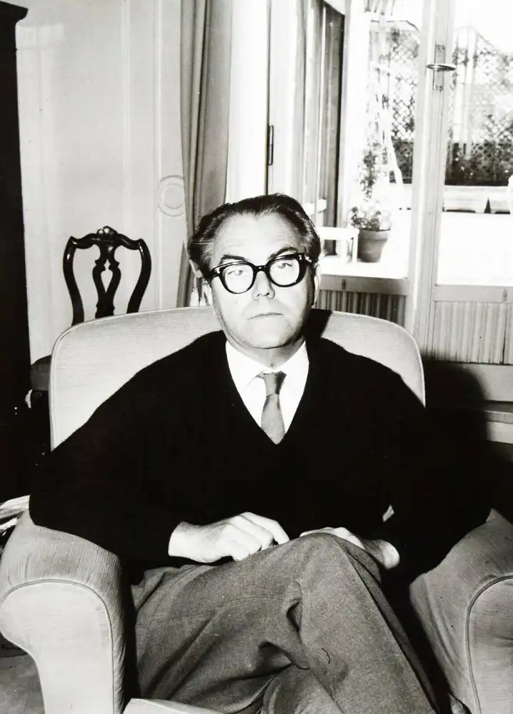 Max Frisch, Original-Photographie (im Sessel, Nahaufnahme) ROM 1963 0